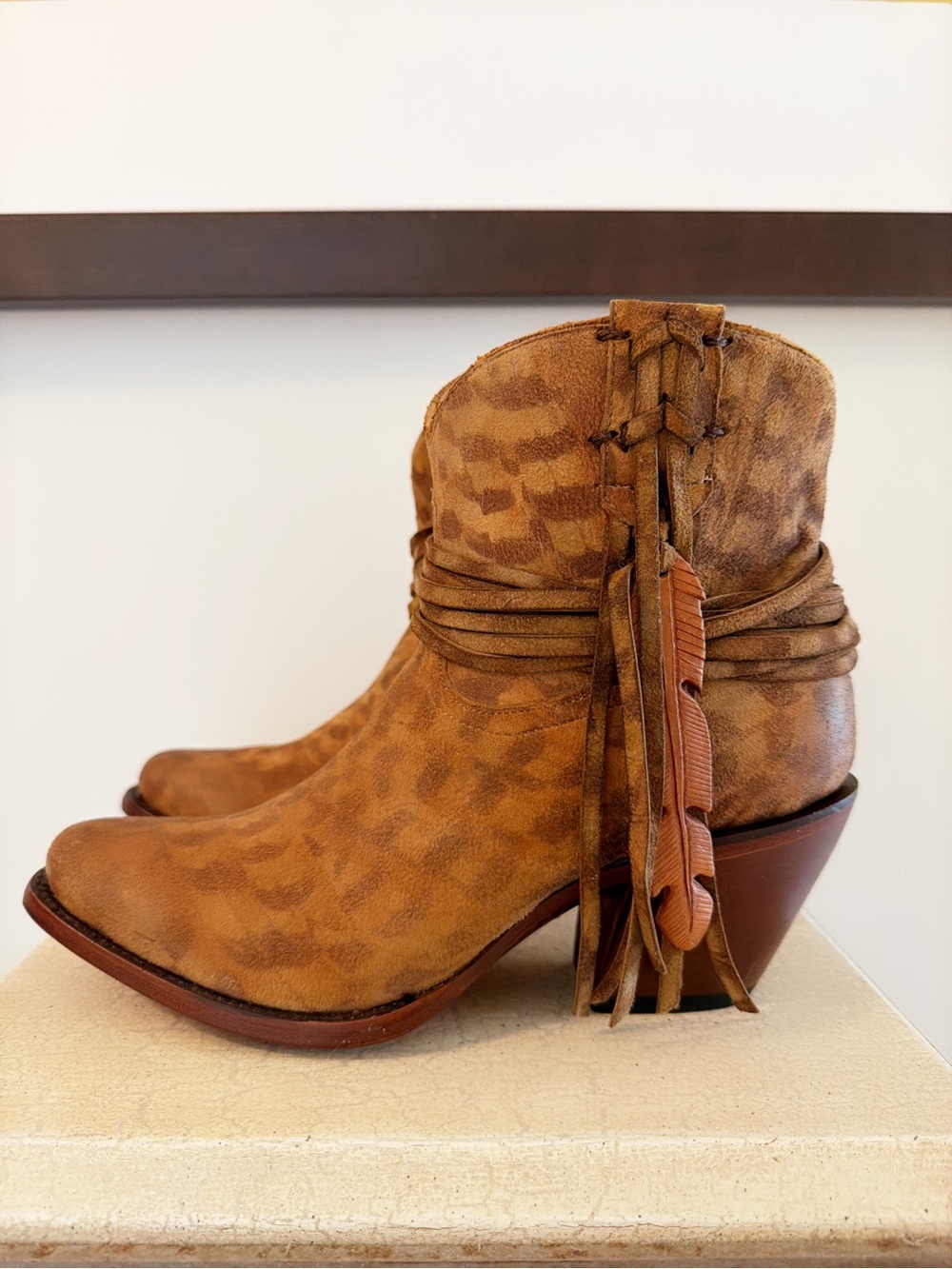 BRAND NEW! LUCCHESE Robyn Cowgirl Bootie Brown Suede Leather Fringe Western 7.5